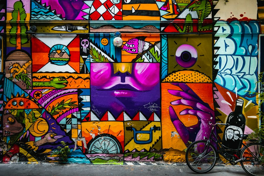 Muro coberto de grafite colorido